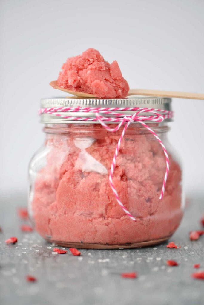 DIY-strawberry-sugar-scrub-recipe