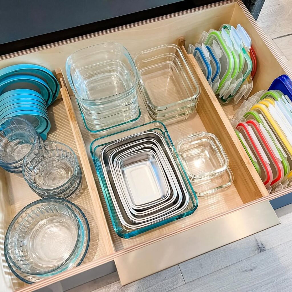Drawer-dividers-tupperware-organizing