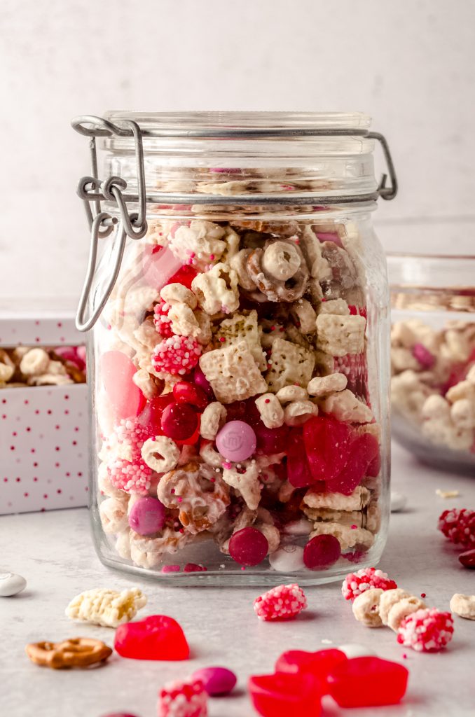 Easy-valentines-day-snack-mix