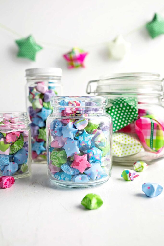 Folded-paper-origami-lucky-stars-gift-valentines