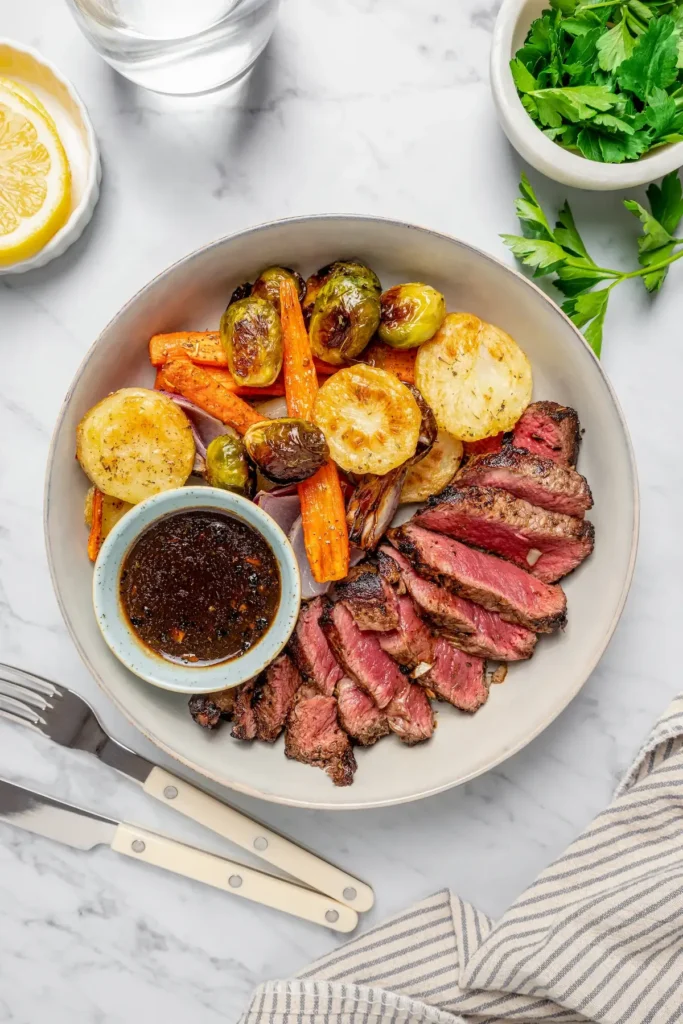 Healthy-roasted-steak-and-vegetables-low-carb-dinner