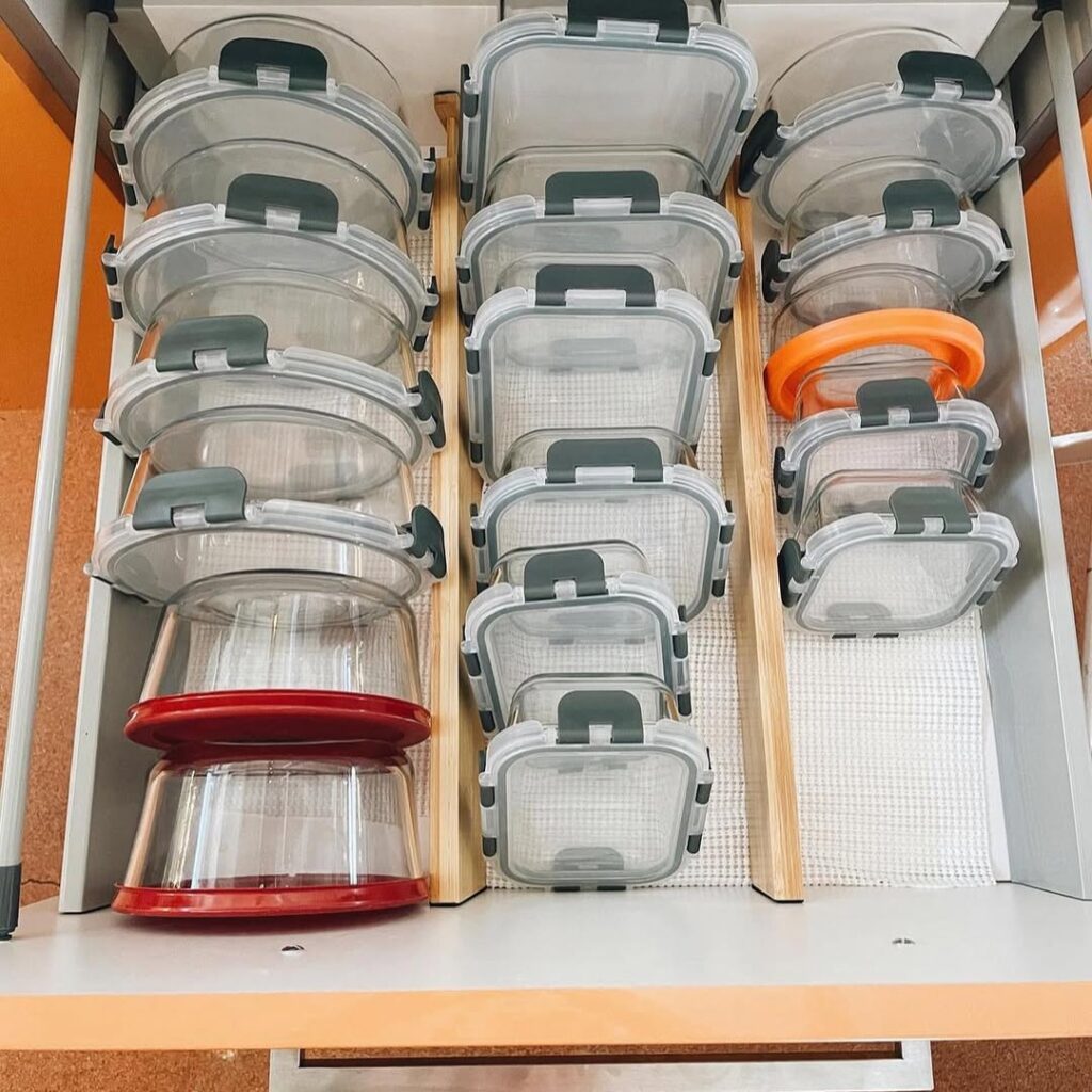 Organize-tupperware-with-lids-on