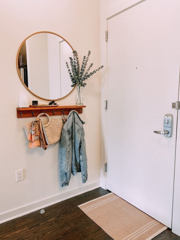 Simple-apartment-entryway-organizing
