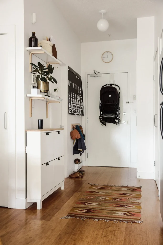 Smart-apartment-entryway-organization
